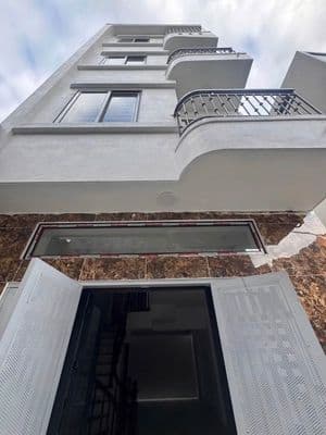 Nhà đẹp 40m² đối diện Ga Ngọc Hồi tương lai, 6 tỷ+