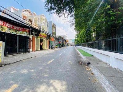 GIẢM 1Tỷ RƯỠI- CHỈ 5ty7- 100M2 MẶT TIỀN KINH DOANH- NGAY NHÀ THỜ KHIẾ