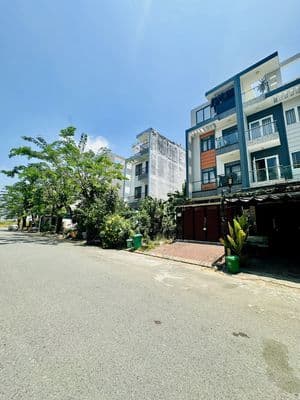 BÁN NHÀ MT KDC INTRESCO-5x20M- 4 TẦNG- ÔTÔ ĐỔ CỬA- GIÁ NGỘP CHỈ 7.9 TỶ
