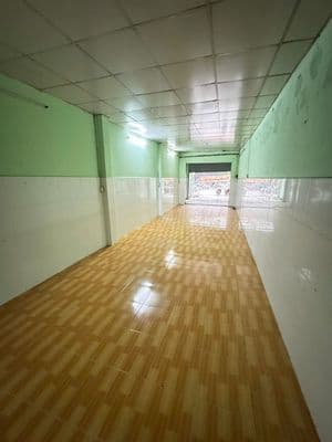NHÀ CHO THUÊ MẶT TIỀN PHẠM HÙNG. KINH DOANH TỰ DO giao thông đông đúc