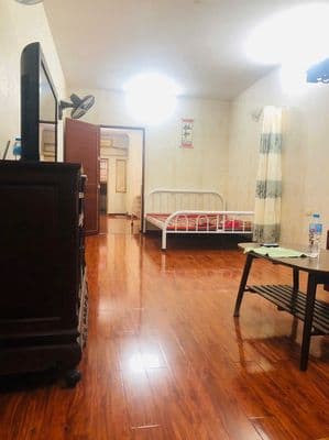 Chính chủ cho thuê căn hộ tập thể tầng 2 ở Phố 8/3