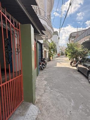 CHO THUÊ NHÀ CẤP 4 GÁC LỬNG CÓ SÂN ĐỂ XE