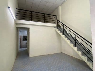 Căn gác lửng giá cực rẻ gần trung tâm phố tầm 10p xe máy đường 8m