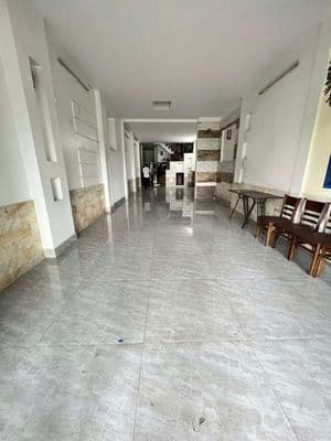 cho thuê nguyên căn 3 tầng mặt tiền Lê Văn Hiến gần Bùi Tá Hán