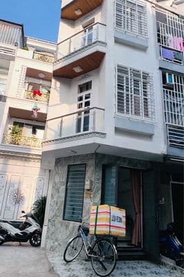 Nhà trệt 2 lầu. Đường 5M, góc 2 mặt tiền, thông 2 chiều - Sổ hồng ĐSH