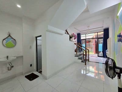 NHÀ 2 TẦNG, DỌN VÀO Ở NGAY