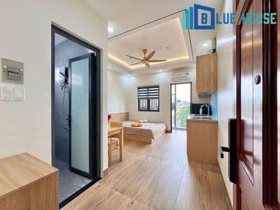 Cho thuê căn hộ Studio ban công full nội thất Lê Thánh Tôn Quận 1