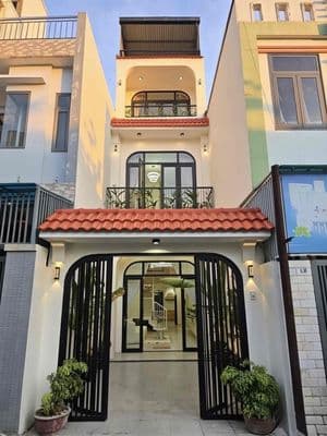 Nhà 4 tầng kiệt nhựa 5m Ngô Thị Nhậm , oto đậu đỗ
