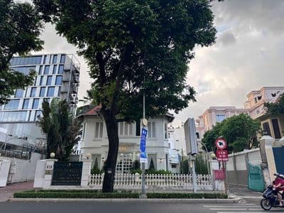 Biệt thự sân vườn ngang 20m trung tâm quận 3