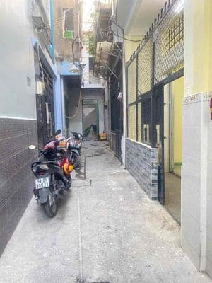 Nhà hẻm đường Bùi Thế Mỹ.DT 4 x 8m 2 tấm đúc