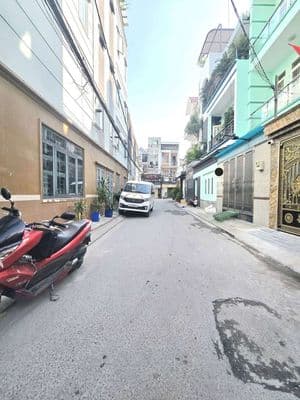 Siêu phẩm nhà đẹp dt lớn, hxh, gần mt đường quang trung- có sân rộng