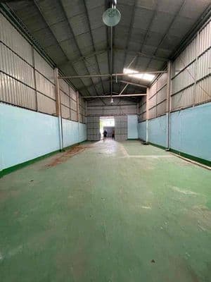 Cho thuê kho 250m2 Trần cao trống suốt—Đg xe tải vu