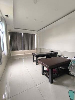 Cho thuê nhà mt đường nguyễn hồng đào p14. hầm 4 tầng. 500m2