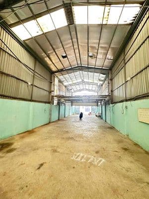 Cho thuê kho 300m2 7x42m - có sẵn văn phòng - điện 3pha - đường lớn