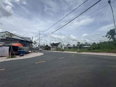 Nền mặt tiền đường mới mở mầm non 3 - kinh doanh nhỏ tiện.