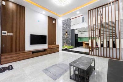 nhà 3 tầng đường 7,5m. có 3pn ,đầy đủ nội thất