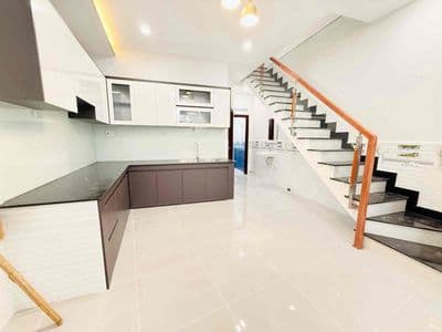 Mặt tiền đường - phù hợp ở hoặc kinh doanh lâu dài - chủ gấp bán