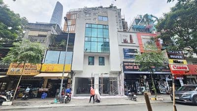 MẶT TIỀN NGUYỄN THỊ MINH KHAI, Q.1 – ĐOẠN ĐẸP NHẤT, VỈA HÈ RỘNG