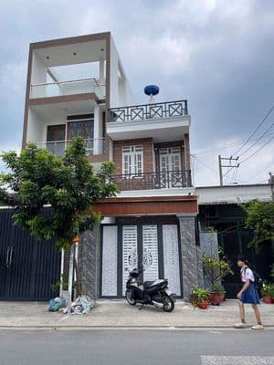 Nhà 1 Trệt 1 Lầu Sân Thượng Đẹp, MT Đg Ấp5 NgayChợ XTT KD Buôn Bán Tốt