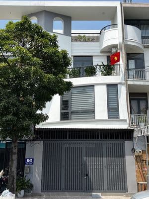 Nhà đẹp gồm 3 lầu 5 phòng lớn làm văn phòng công ty gần trần não