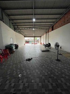 Cho thuê kho 450m2 - nền gạch men - trần cao thoáng - đường xe cont