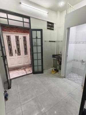1 TRỆT 2 LẦU SÁT MẶT TIỀN PHẠM VĂN ĐỒNG - SỔ HỒNG RIÊNG