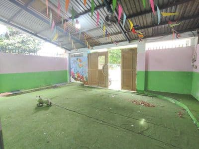 Nhà ngang 10m, sân rộng đậu ô tô- tô ngọc vân