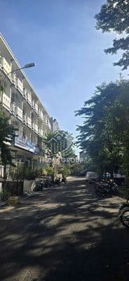 Phạm văn đồng- nhà 4pn, đối diện công viên, ô tô đậu thoải mái- 15tr