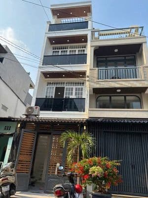 Nhà đẹp tặng hết nội thất - 3 lầu -hẻm 6m hậu giang q.6