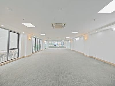Cho thuê sàn văn phòng Khương Đình 190m2 28tr lô góc full kính