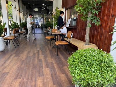 Sang căn góc cafe, lối vào chung cư, giá thuê rẻ, có 6 phòng ở trên