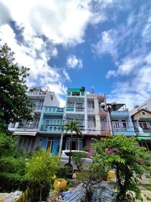 Bán nhà mặt tiền khu Bình Phú đối diện công viên 4x15 3 lầu