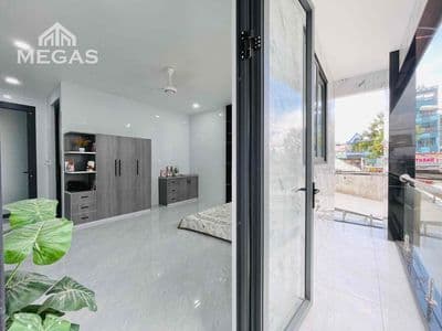Trống studio ban công full nội thất