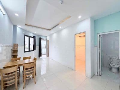 Căn Hộ 2Ph Ngủ Ban Công Thang Máy Nằm Ngay ĐH : Hutech , GTVT , ….