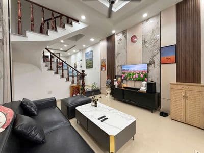 Bán gấp nhà sát mt ql13, 3 tầng hẻm xe tải.