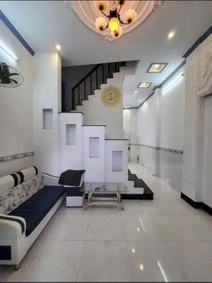 Nhà lầu 2 phòng có nội thấy hẻm 311 Nguyễn Văn Cừ