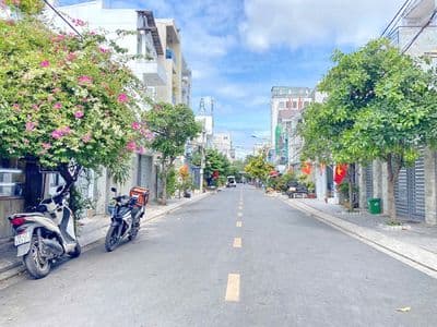 Lô đất đẹp - 55.8m² hẻm xe hơi đường số 49 Quận 7 giá 7.2 tỷ