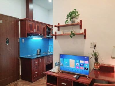 Cho thuê căn hộ studio, trung tâm biển, full nội thất, có thang máy