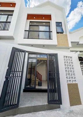 Nhà lầu xây mới hẻm 311 nguyễn văn cừ ngang đại học công nghệ