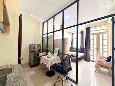 Cho Thuê Căn Hộ 1PN Tách Bếp Bancol Full NT Ngay Bờ Kè Hoàng Sa Q1