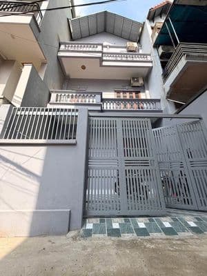 Cho thuê nhà ngõ 373 An Dương Vương mới 3 ngủ có sân vườn
