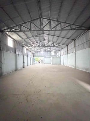 Cho thuê kho 300m2 14tr có văn phòng - điện 3pha - đường xe tải