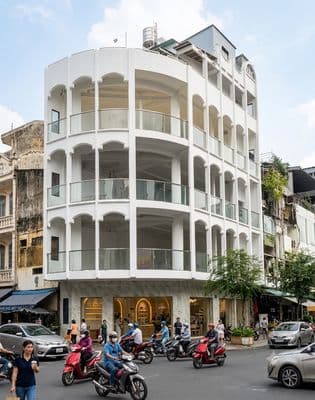 Toà nhà góc 3 mặt tiền tô hiến thành, quận 10 – ngang 8m- trệt 5l