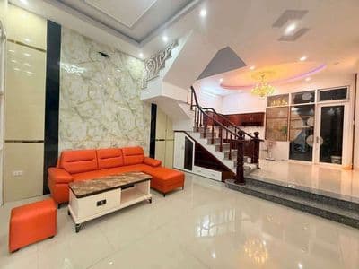 Bán nhà 1 trệt 2 lầu hẻm ô tô đường Lê Hồng Phong