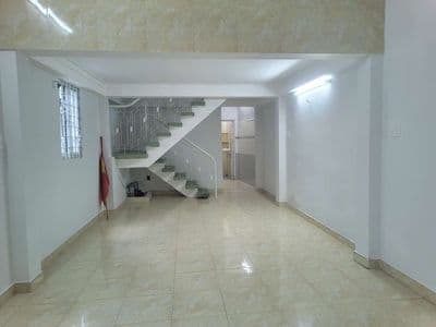 4 phòng ngay cầu vượt cây gõ