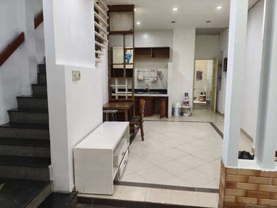 có nội thất 3 máy lạnh, dt 4x14 trệt lầu 3pn 2wc gần pmqtrung