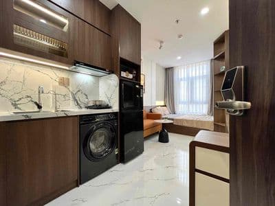 Ngay bờ kè hoàng sa quận 3 - thang máy