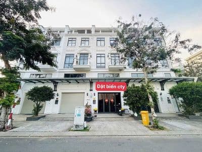 Cho thuê văn phòng Lakeview city. Dt 120m2 đã có đầy đủ bà ghế. 17tr