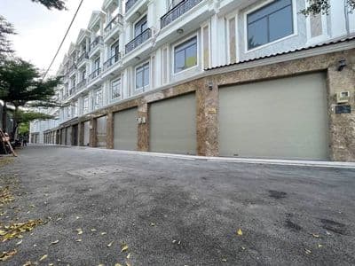 Cho thuê nhà 1trệt 3 lầu, sát sông sg, gần vạn phúc city