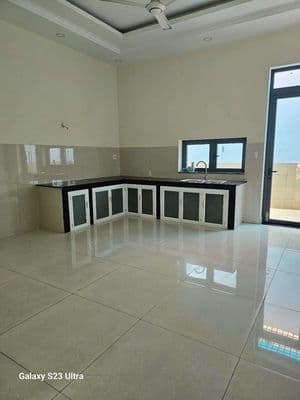 nhà mới .nhà phố kdc hiệp thành city .vi trí đẹp,5pn 5wc.làm vp,olie